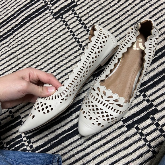 Cute pattern holed flats - Picture 6 of 6